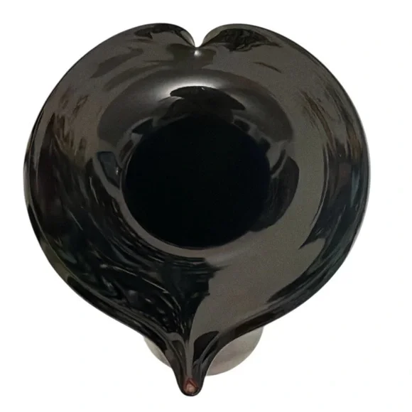 Elegant Black Vase - Picture 4 of 5